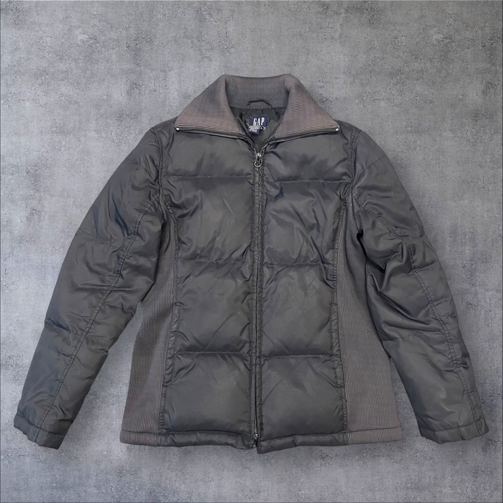 Vintage Y2K Gap Women’s Black Down Filled Full-Zip Puffer Jacket Size Medium
